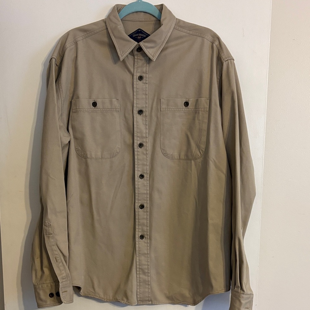 Bills Khakis Classic Button-Up Work Over Shirt in Tan/Khaki. Size L